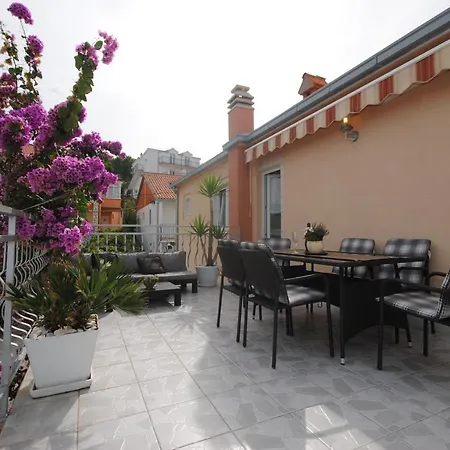 아파트 Seaside With 3 Terraces 트로기르