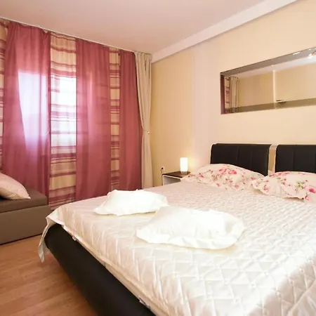 아파트 Seaside With 3 Terraces 트로기르