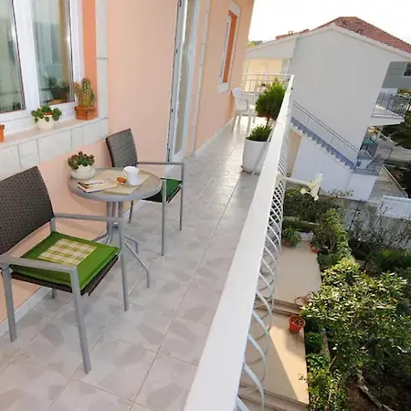 아파트 Seaside With 3 Terraces 트로기르