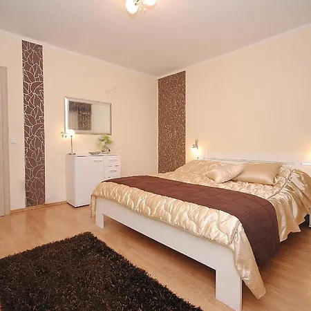 Seaside With 3 Terraces 아파트 트로기르