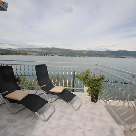 Seaside With 3 Terraces