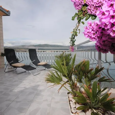 Apartmán Seaside With 3 Terraces