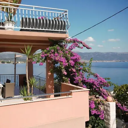 Seaside With 3 Terraces